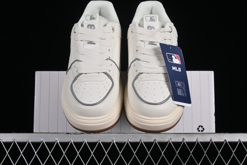 MLB Chunky Liner Basic New York Yankees Thick Sole Platform Sneakers with 6cm Height Increase - 3ASXCA12N50IVS
