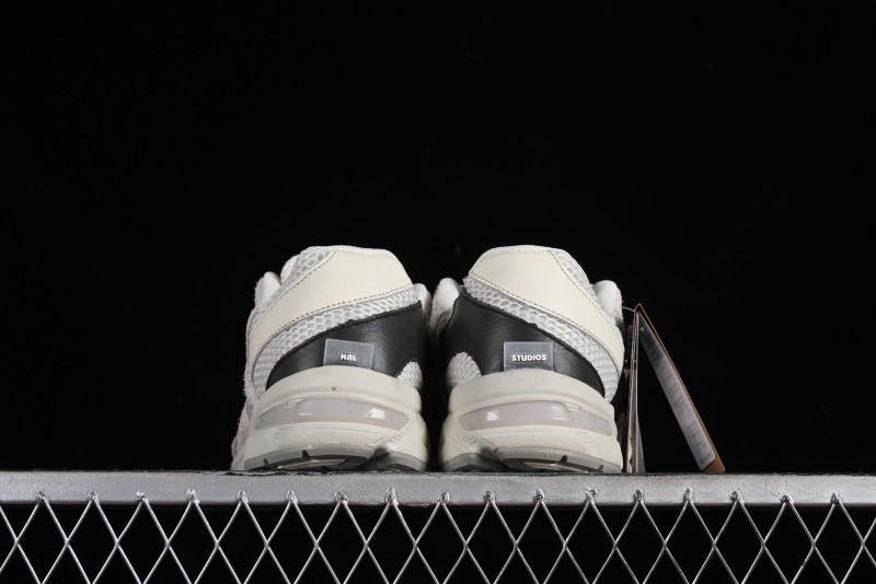 Asics Tiger GEL-1130 Low-Top Retro Running Shoes with GEL Cushioning and Ortholite Insole - 1201A982-200