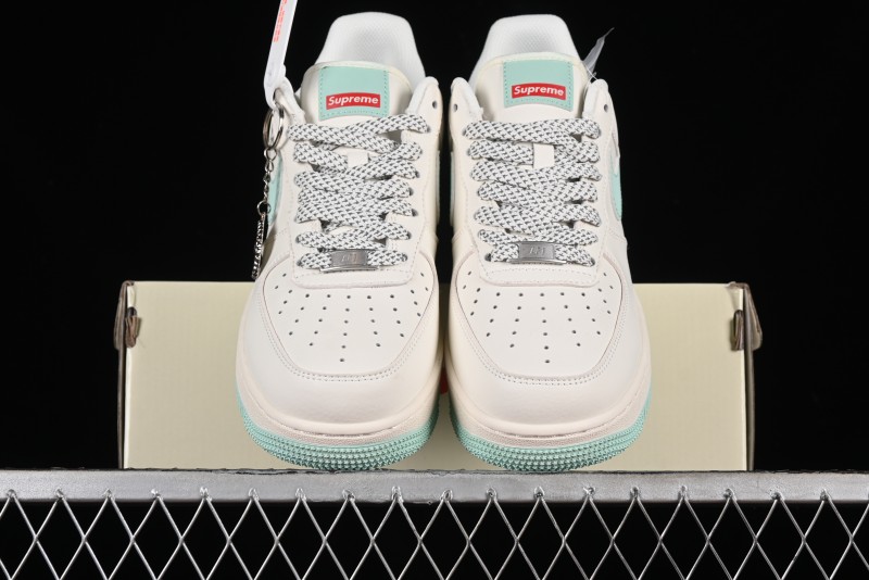 Supreme x Nike Air Force 1 '07 Low Collaborative Sneakers in Youthful Green - HD1968-023