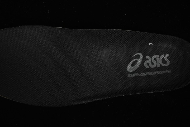 Asics Gel-Kayano 14 Running Shoes with Breathable Design and Professional Cushioning - 1201A019-200