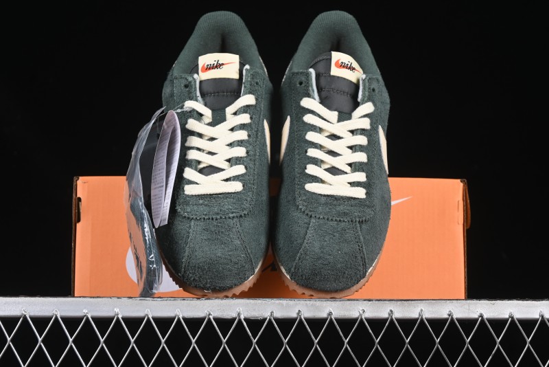 Nike Classic Cortez Leather Retro Running Shoes - FJ2530-301