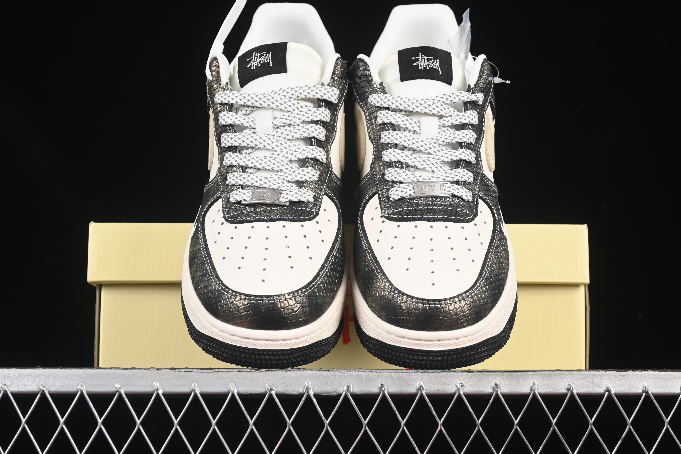 Nike Air Force 1 '07 Low Stussy Collaboration Gradient Snake Print Casual Sneakers - XS1958-556