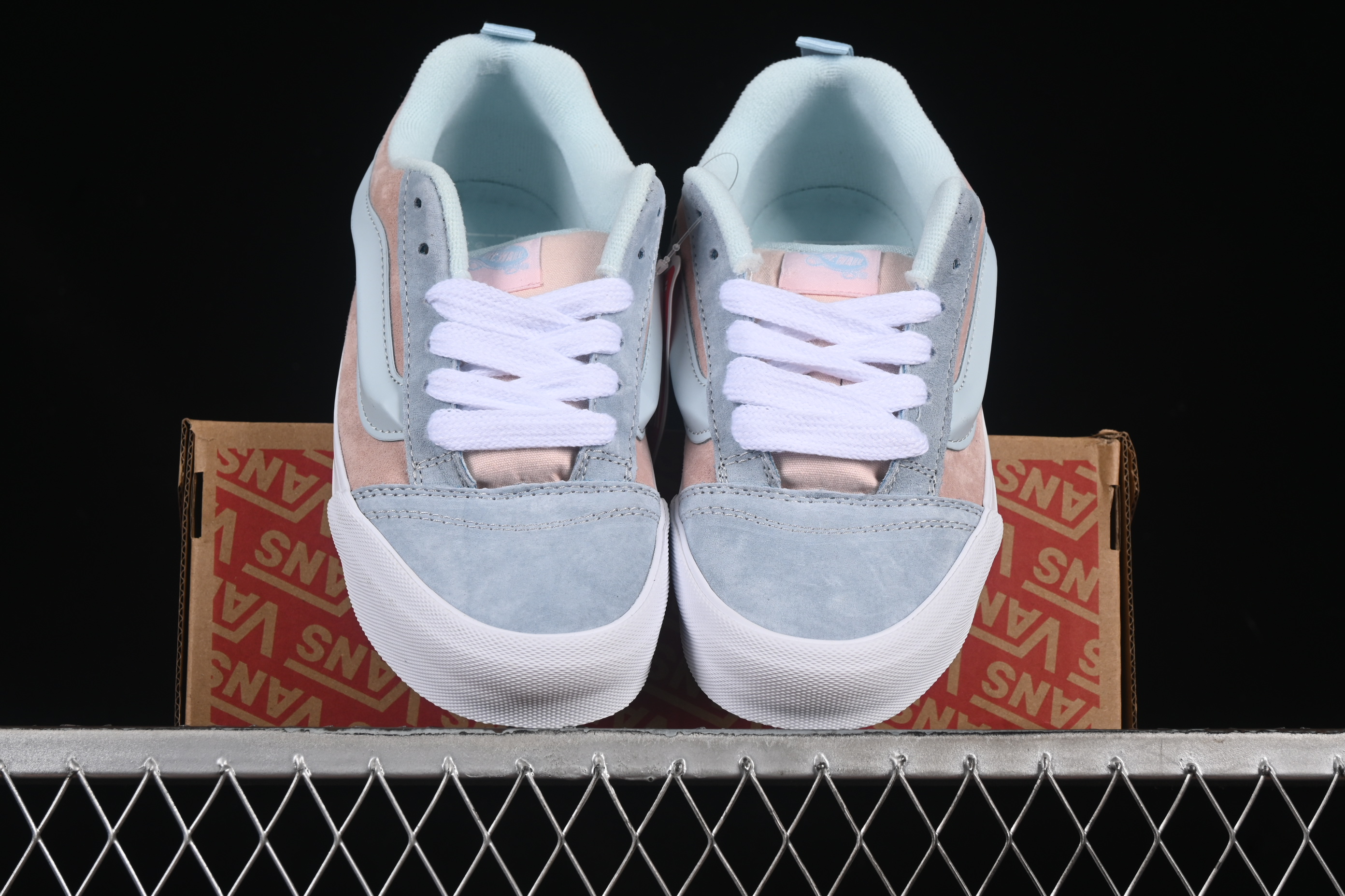 Vans Knu Skool Low-Top Retro Chunky Sneakers - VN0009QCJV6