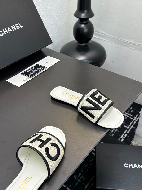 2025 Women CHANEL White Black Canvas Slippers