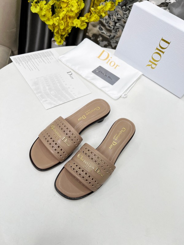 2025 Women Dior Beige Leather Slippers LY00250
