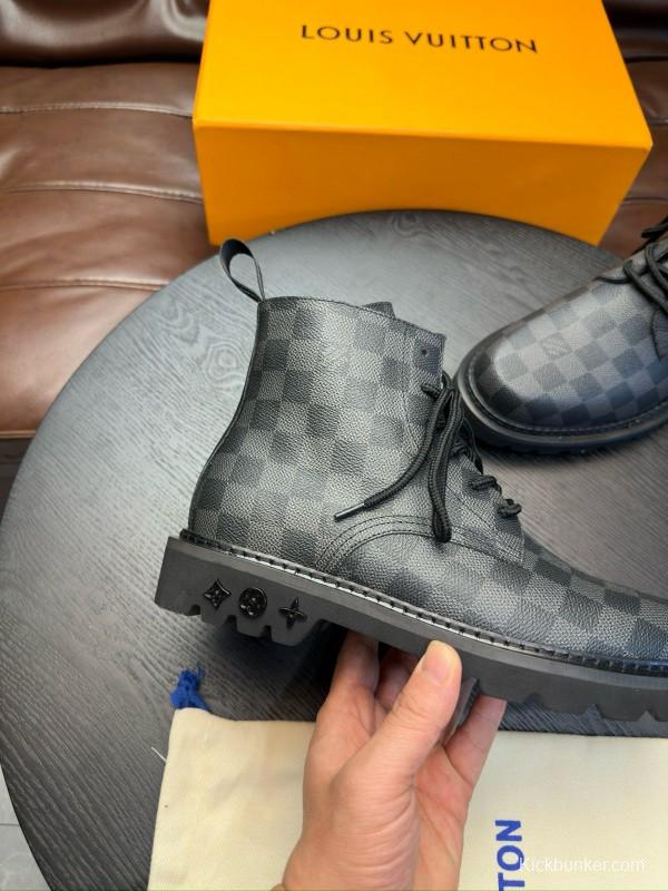 2024 Men Louis Vuitton Black Grey Leather Ankle Boots MJ00440
