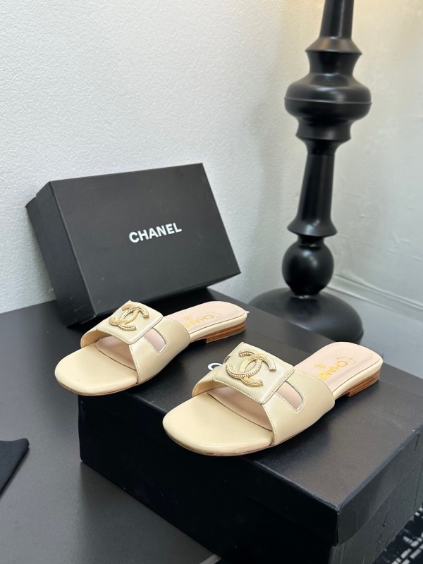 2025 Slippers Chanel Beige Leather Slippers
