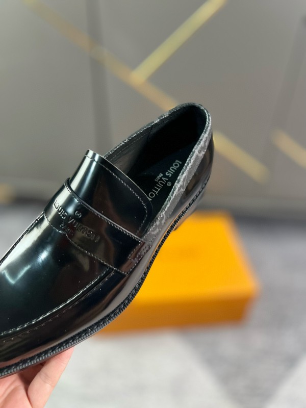 2024 Men Louis Vuitton Black Leather Loafers MJ00290