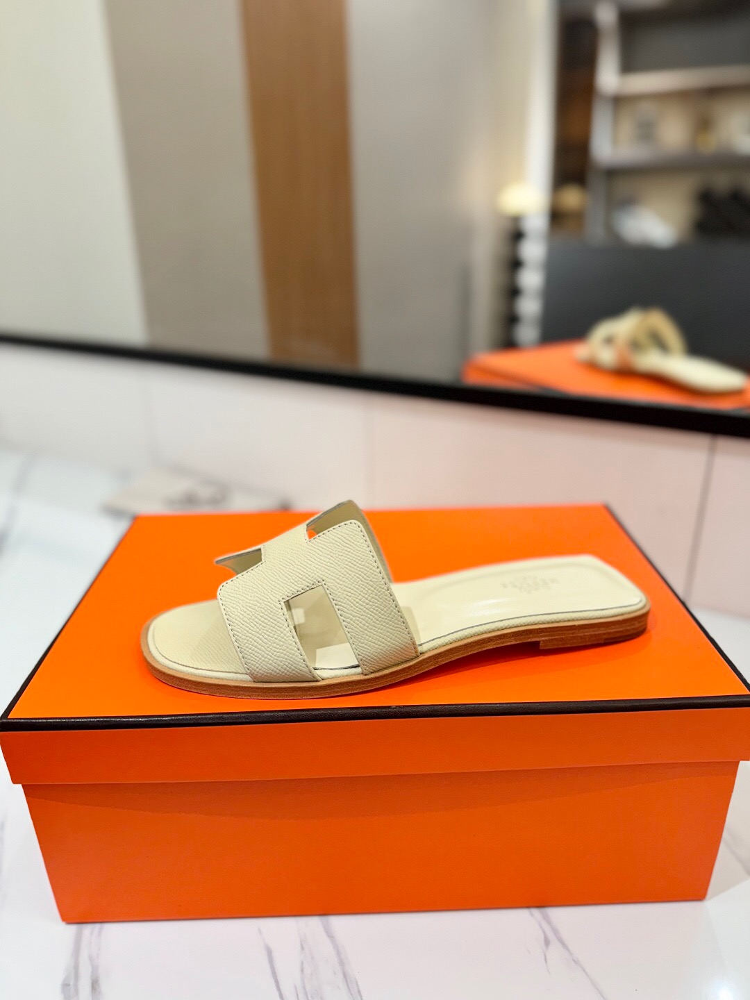 2025 Women Hermès Beige Leather Slippers