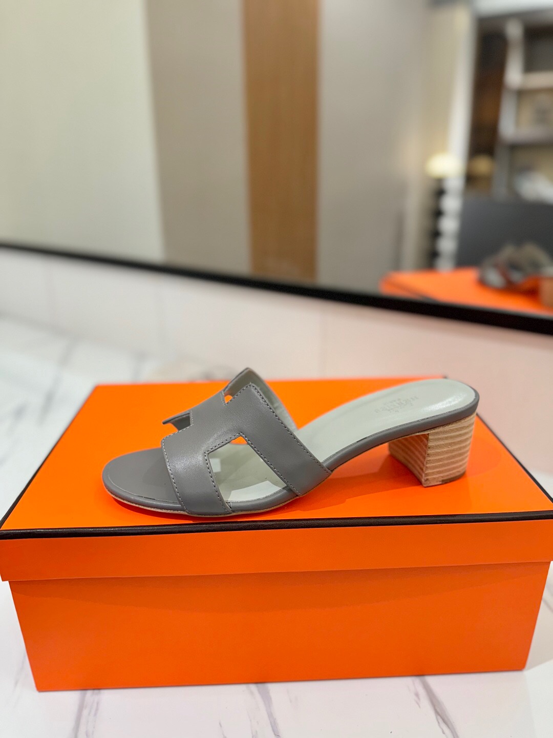 2025 Women Hermès Grey Leather Heeled Slippers