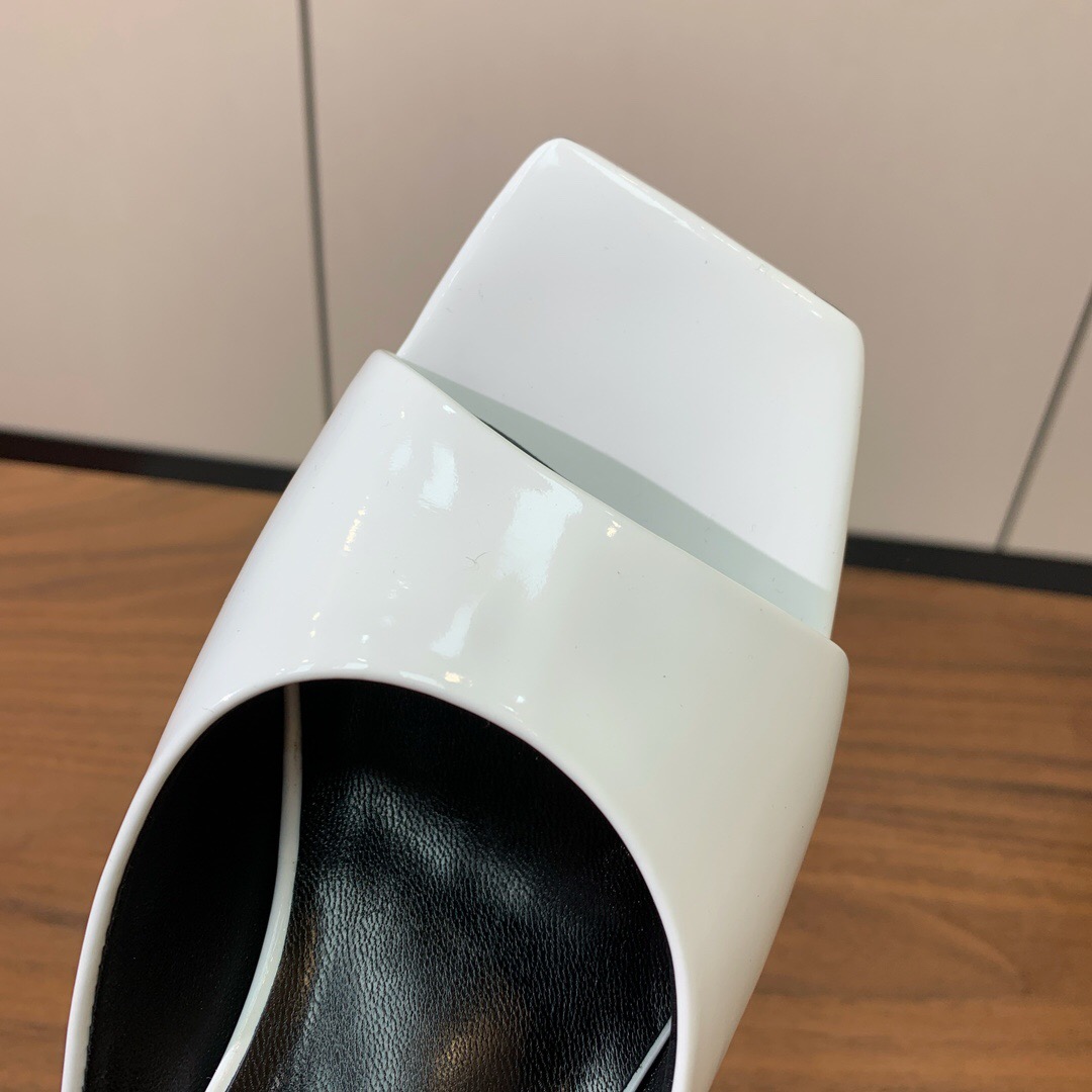 2025 Women VERSACE White Patent Leather Slippers KFY00280