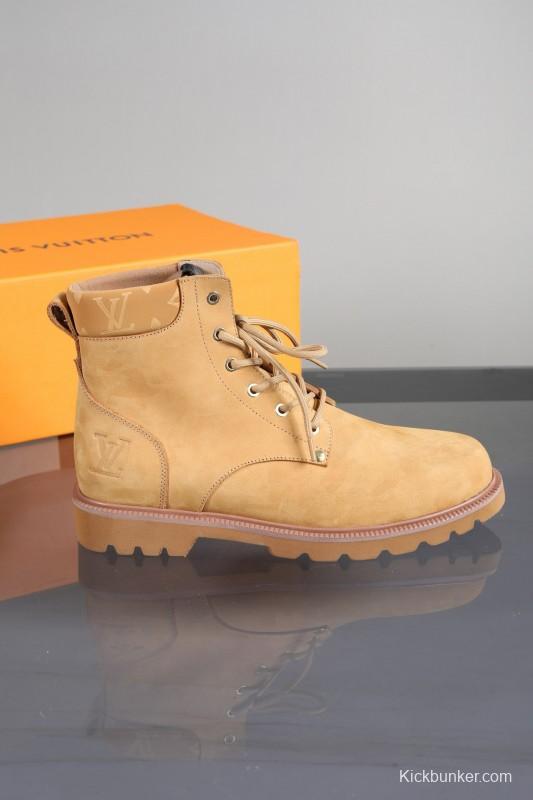 2024 Men Louis Vuitton Beige Nubuck Leather Ankle Boots MJ00470