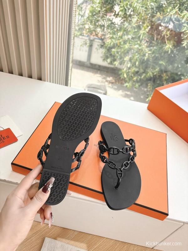 2025 Women Hermès Black Leather Chain Strap Flip Flop Sandals LY00360(F)