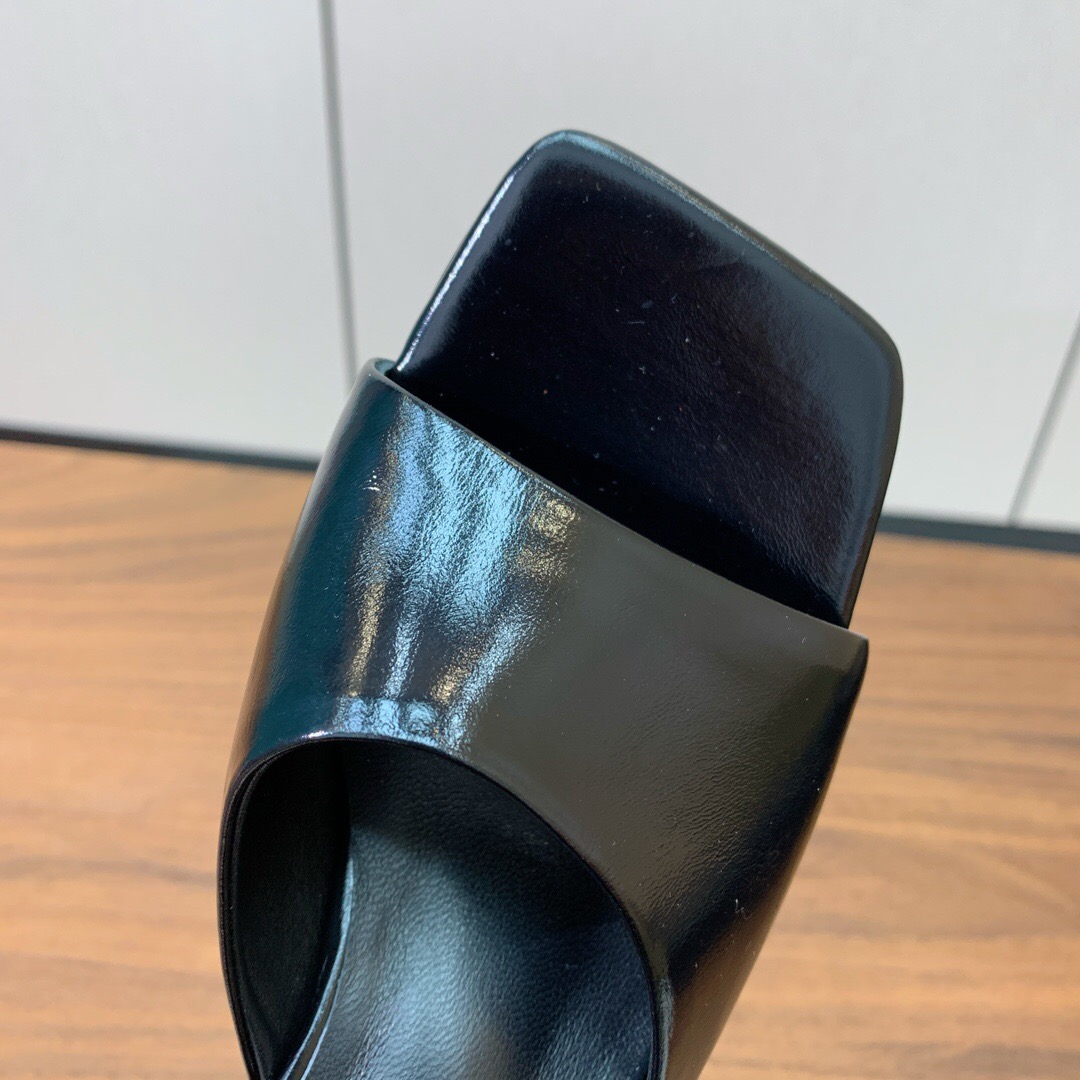 2025 VERSACE Black Leather Slippers