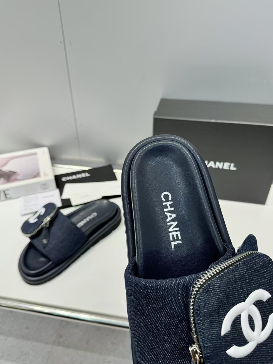 2025 Slippers Chanel Black Fabric Slippers
