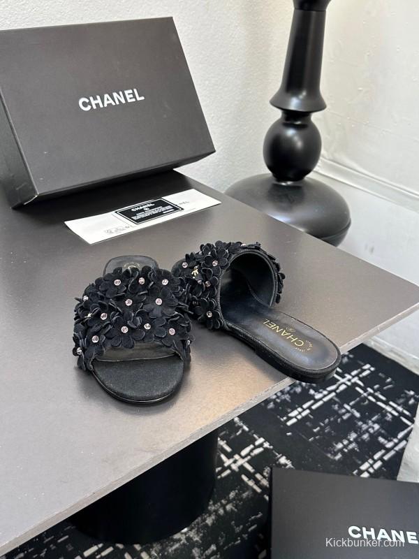 2025 Women Chanel Black Leather Slides