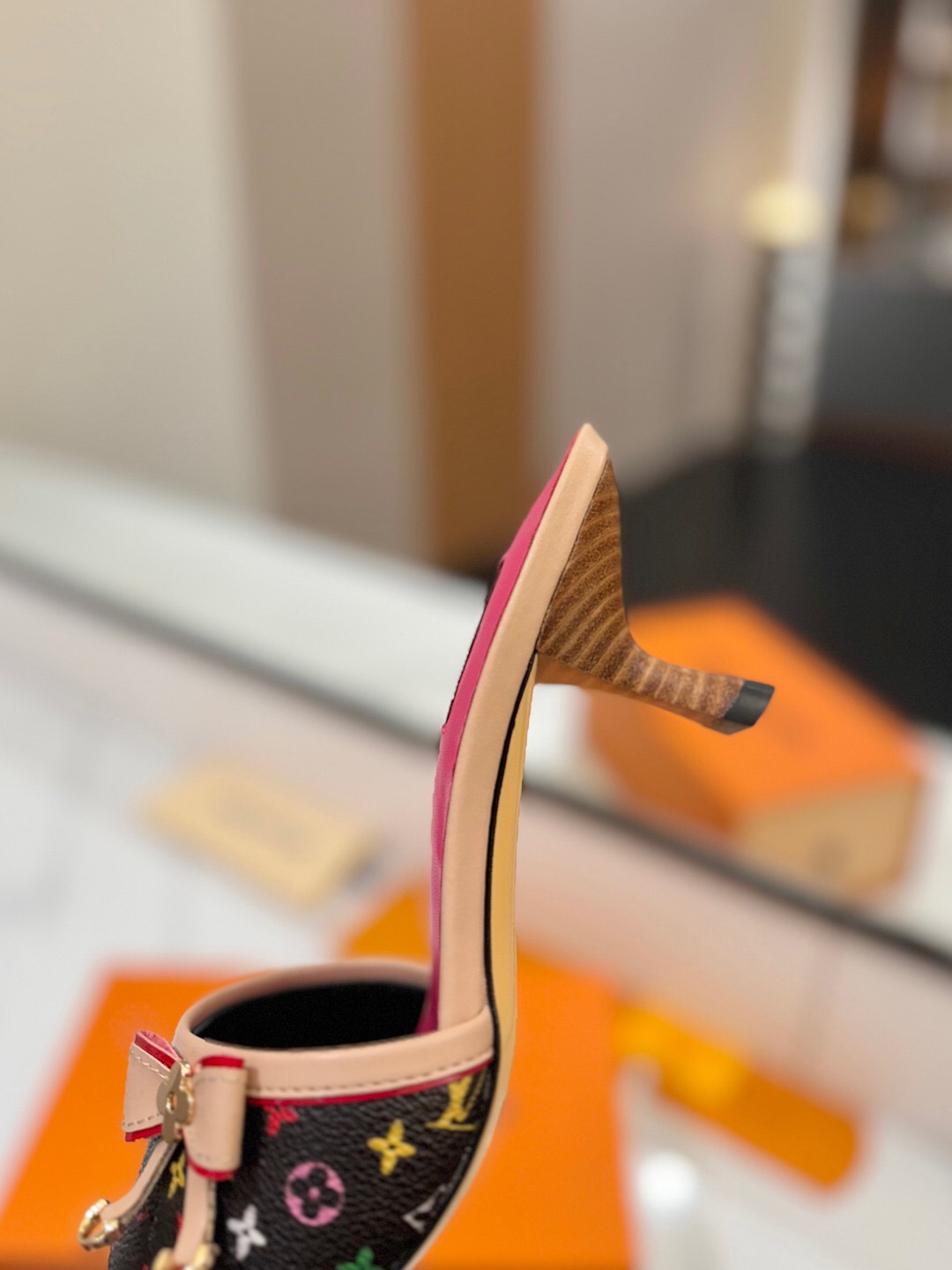 2025 Women Louis Vuitton Brown Pink Leather Sandals KFY00310
