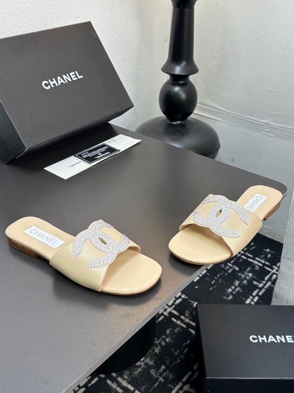 2025 Women CHANEL Beige Leather Slippers
