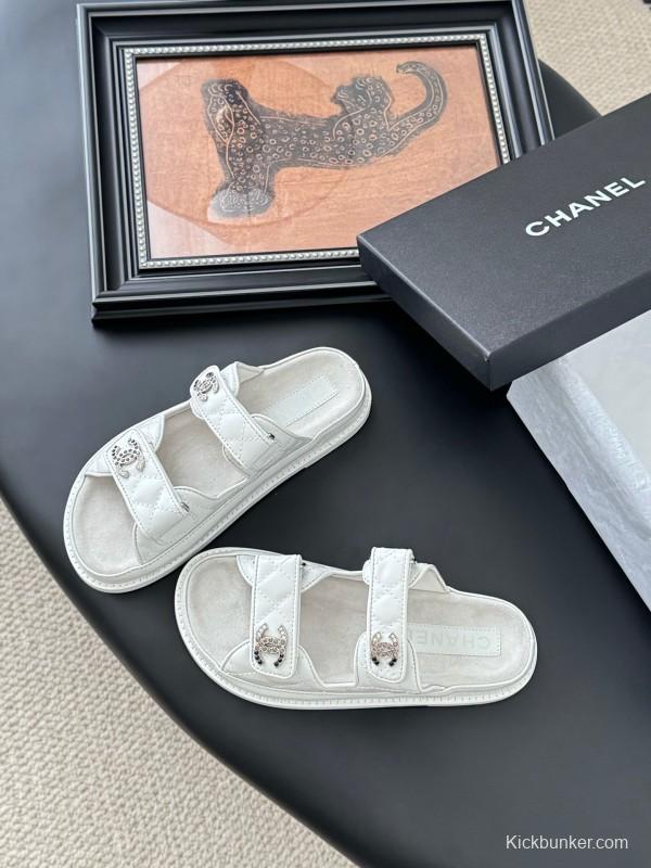 2025 Women Chanel White Leather Slippers LY00310