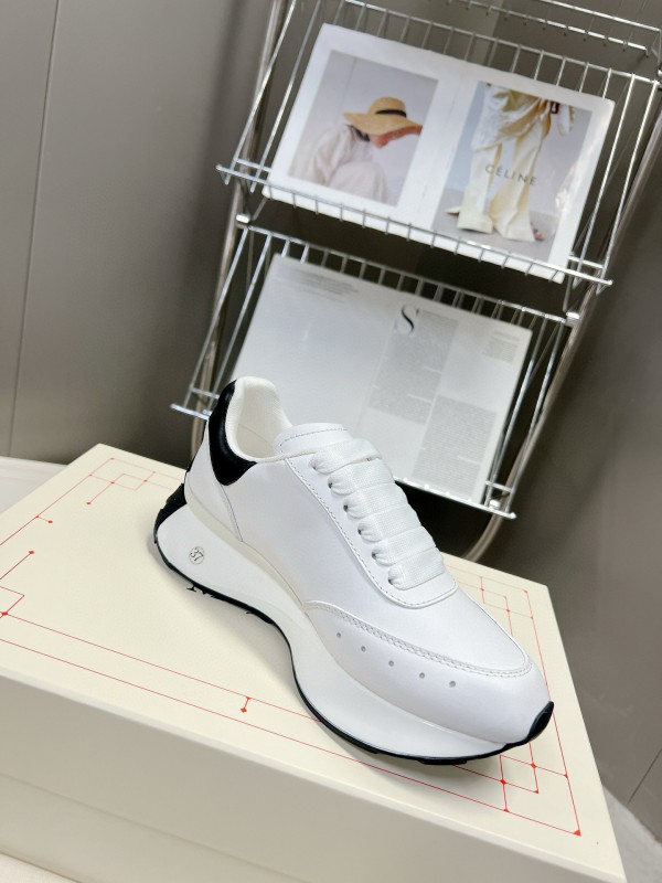 2024 Unisex Alexander McQueen White Black Leather Lambskin Sprint Sneakers MJ00370