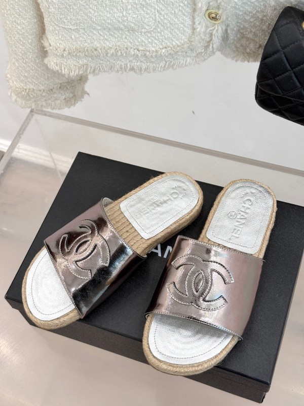 2025 Slippers Chanel Metallic Leather Slippers