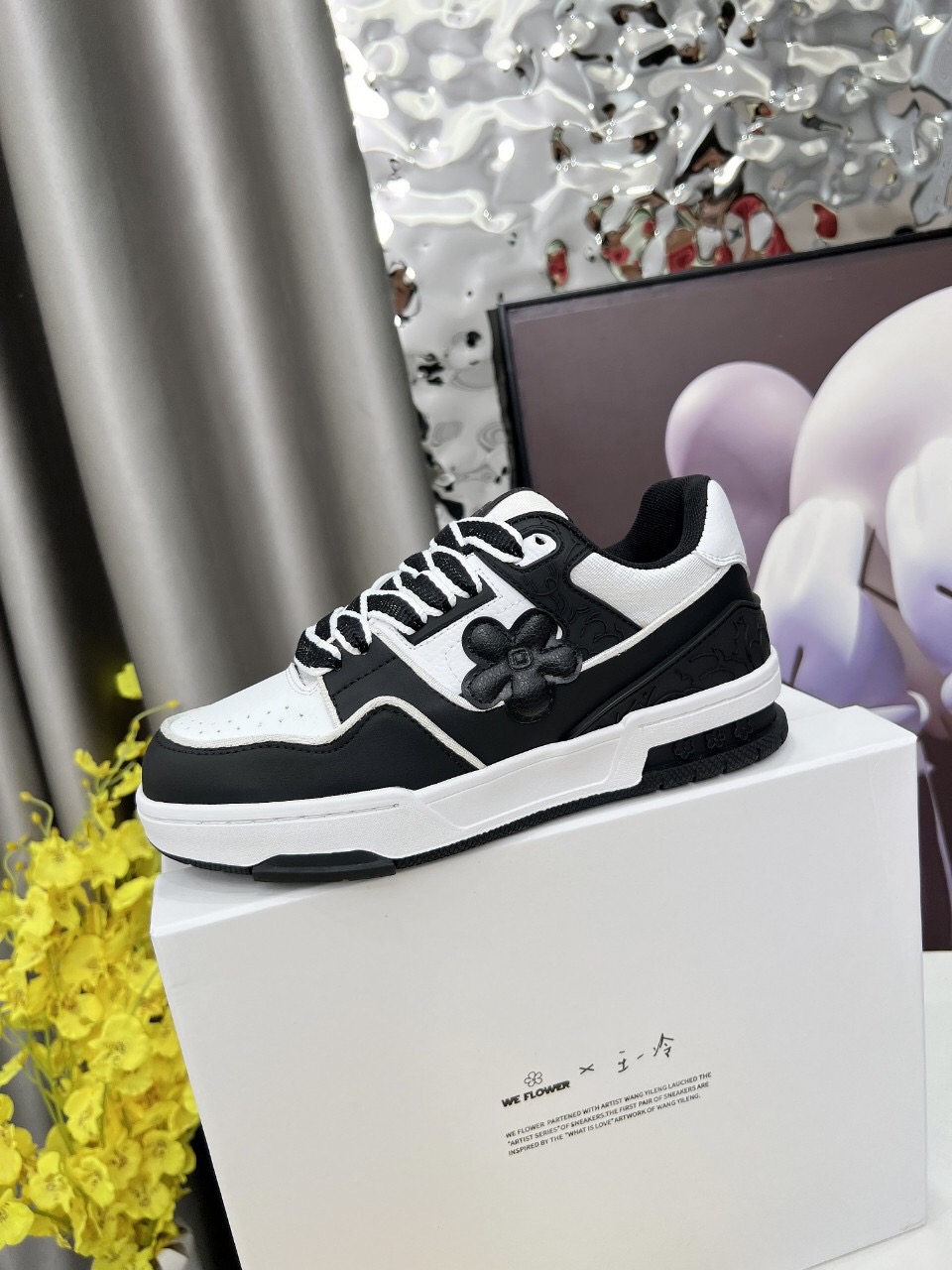 2025 Unisex WEFLOWER Black White Leather Sneakers LY00280
