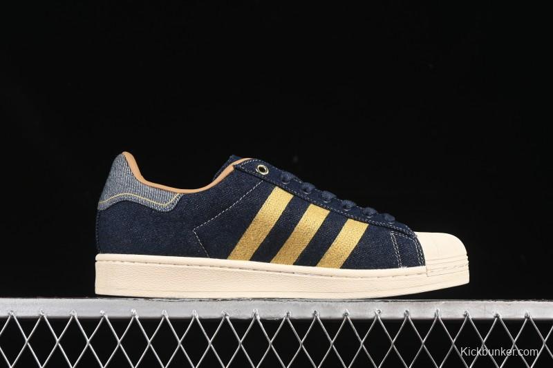 Adidas Superstar 82 Casual Sneakers with Shell Toe Design - JH5577