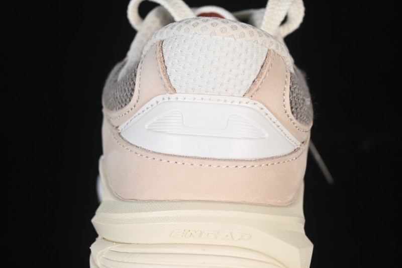 New Balance 990 Series Premium Made in USA Retro Running Shoes with Carbon Midsole and Translucent TPU Heel - U990LO6