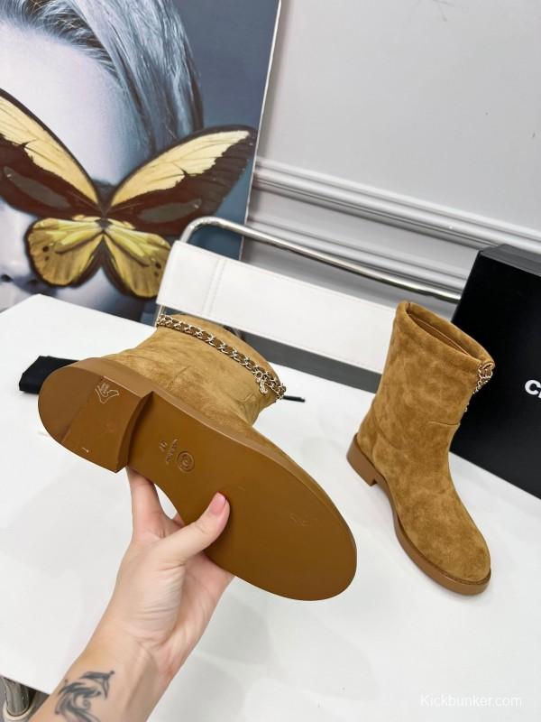 Chanel Quilted Leather Flat Ankle Boots with Four-Leaf Clover and CC Logo - LY00400