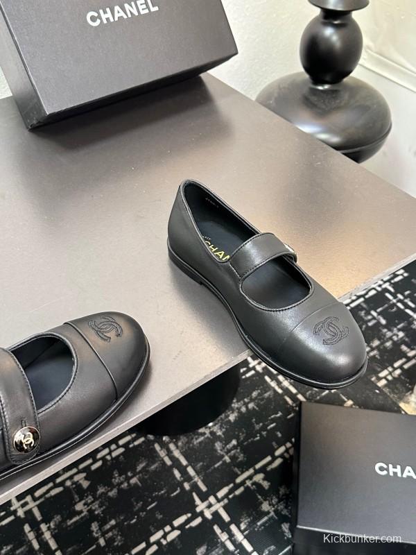 Chanel Quilted Slippers with Diamond Pattern Design - KFY00280