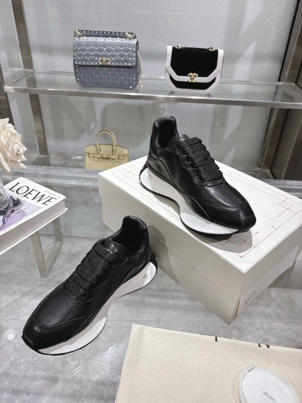 Alexander McQueen Sprint Unisex Sneakers with Seal Logo - LY00