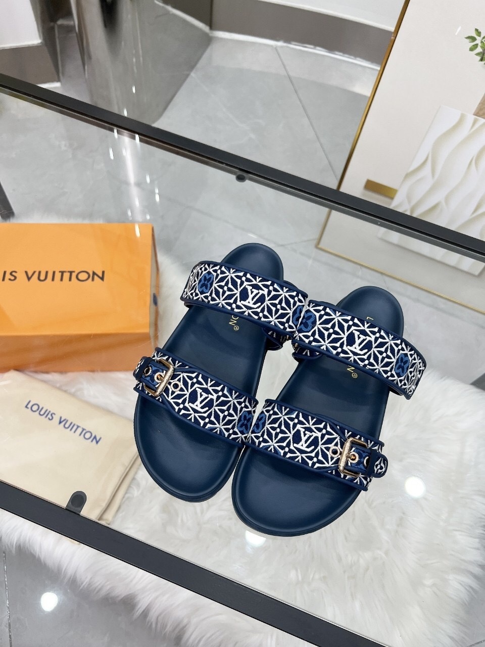 Louis Vuitton Spring/Summer 2025 New Slippers with Embroidered Design and 4cm Platform - LY00250