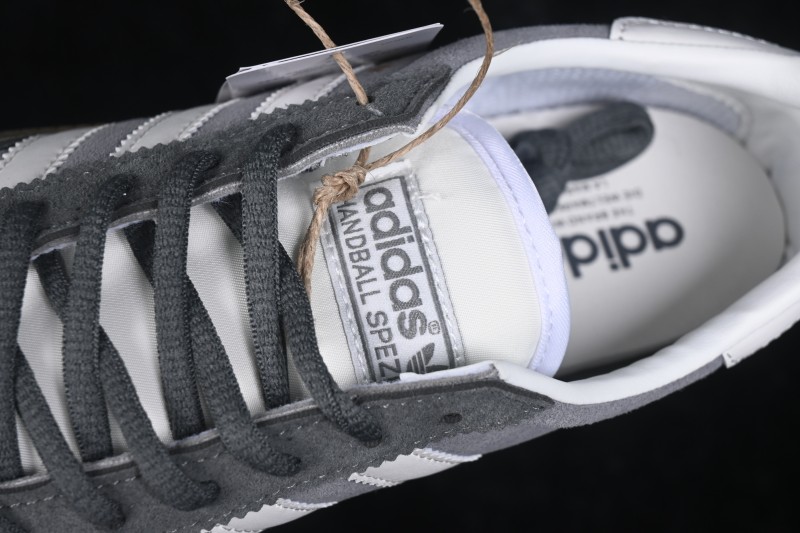 Adidas Handball Spezial Classic Retro Skateboarding Shoes with Suede Upper and Gum Rubber Sole - IH6588