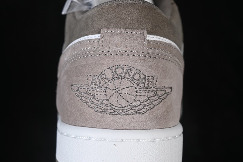 Nike Air Jordan 1 Low Retro Basketball Shoes with Classic Colorway and Durable Construction - 553558-046