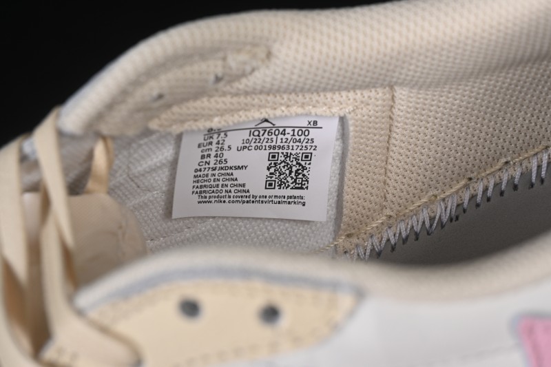 Nike Travis Scott x Air Jordan 1 Low OG AJ1 Low-Top Sneakers with Reverse Swoosh Design - IQ7604-100