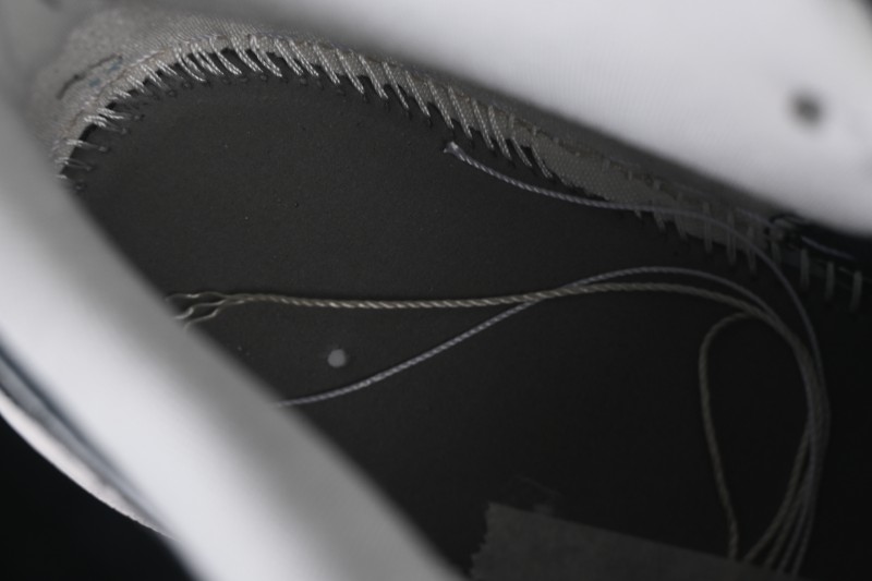 Nike Air Jordan 1 Low Retro Basketball Shoes with Cracked Leather Design - II0595-001