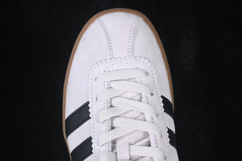 Adidas Originals Bermuda Low-Top Skateboarding Shoes with Non-Slip and Lightweight Design - CQ2782