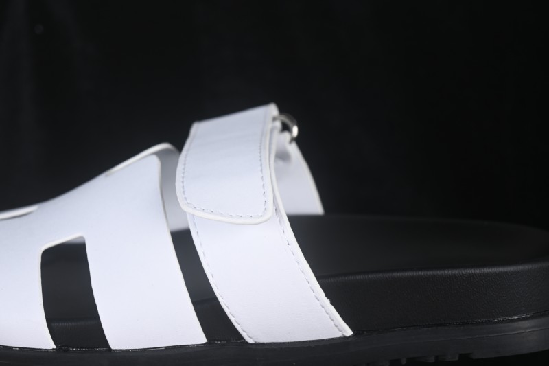 Hermes Chypre Flat Sandals with Iconic Sole Design - AJE5