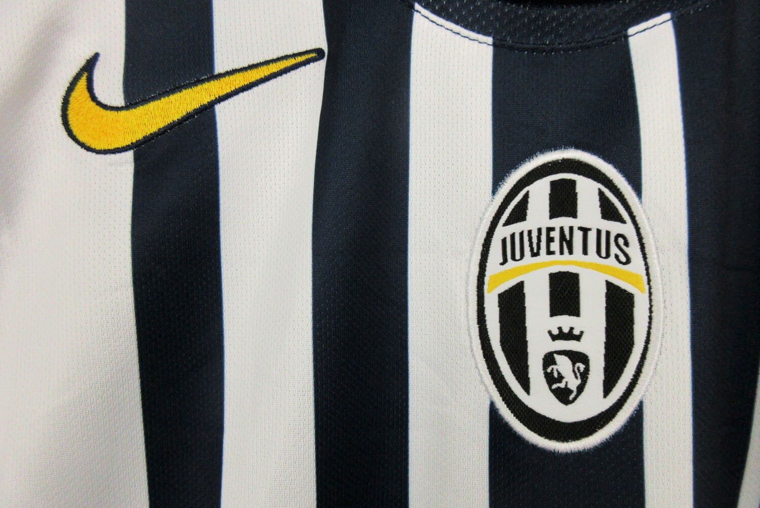Retro 04/05 Juventus Third Blue/White Jersey